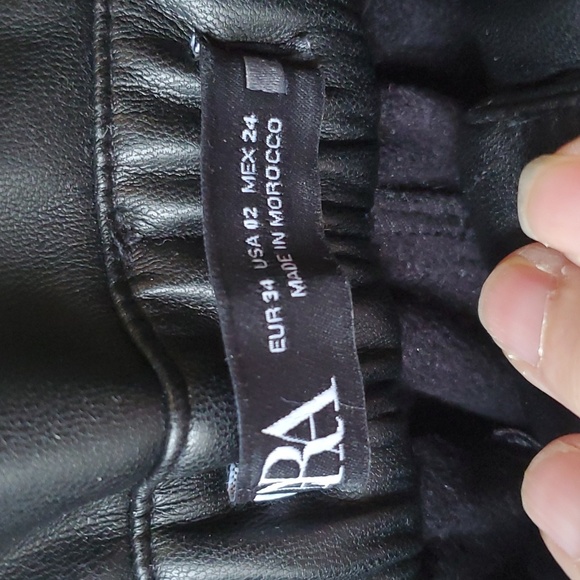 Zara vegan leather pants. Like new. Size 2 - Picture 5 of 5